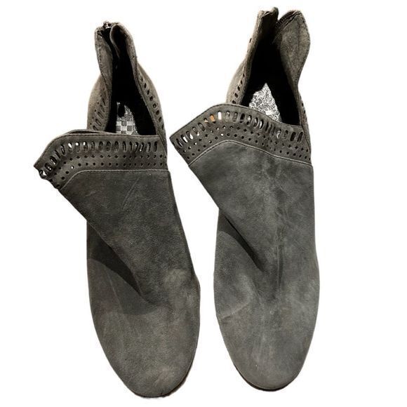 Vince Camuto Women's Fileana Split Shaft Suede Ankle Heel Booties Gray‎ Size 8.5 - Picture 4 of 14
